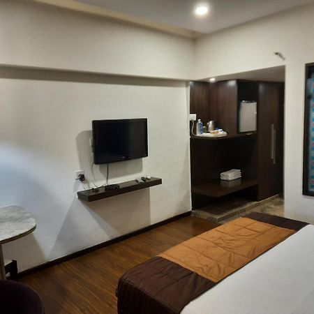Hotel LXIA Hinjewadi Pimpri-Chinchwad Buitenkant foto