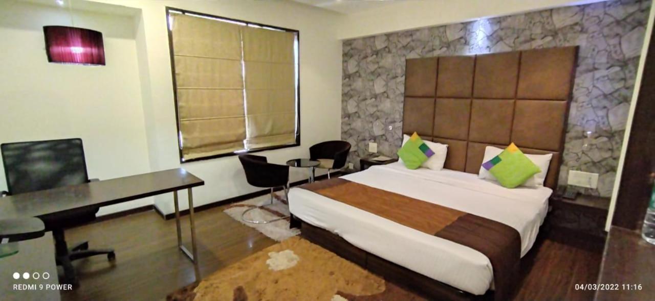 Hotel LXIA Hinjewadi Pimpri-Chinchwad Buitenkant foto