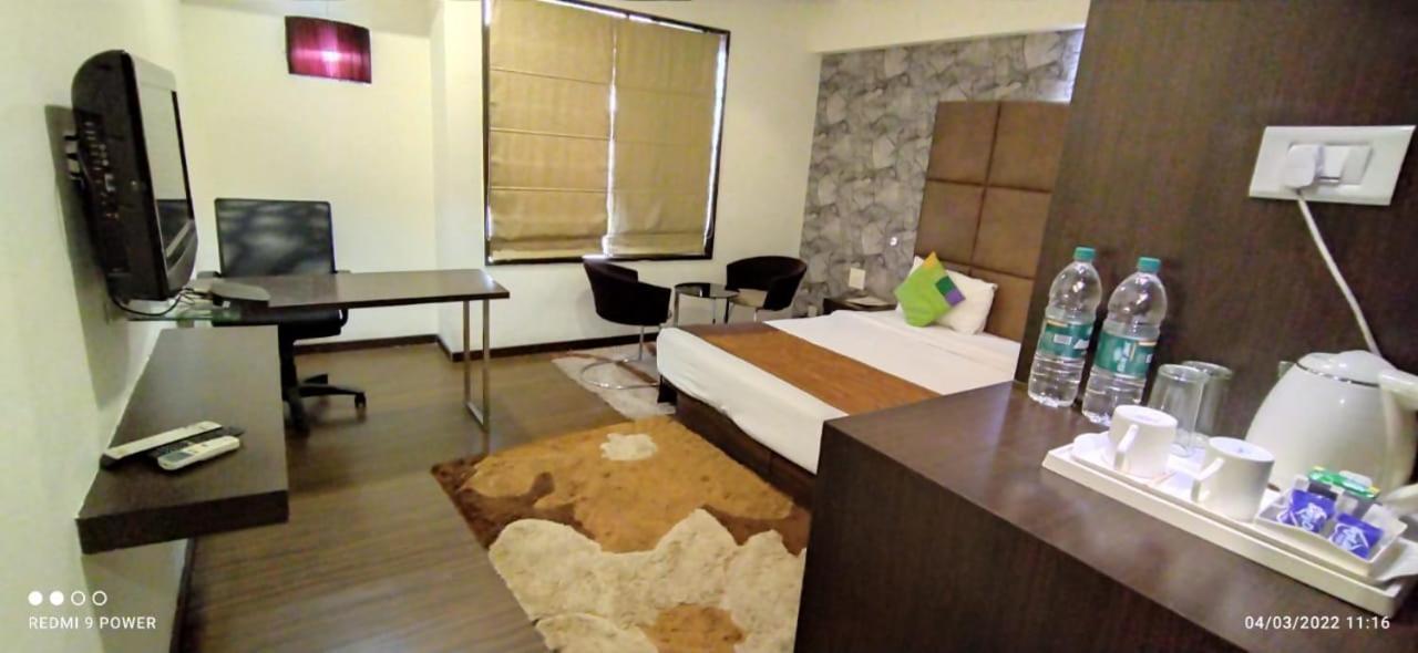 Hotel LXIA Hinjewadi Pimpri-Chinchwad Buitenkant foto