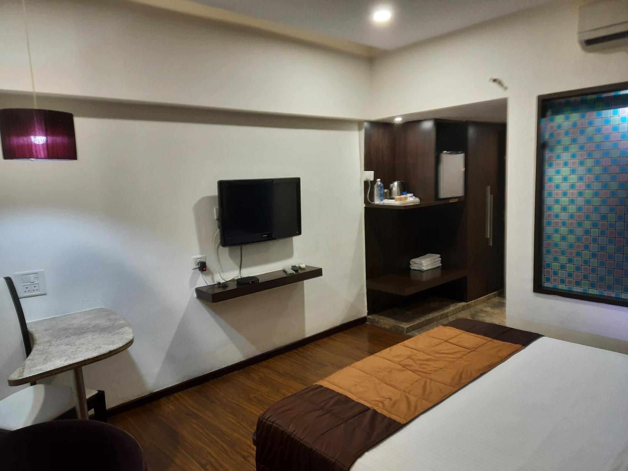 Hotel LXIA Hinjewadi Pimpri-Chinchwad Buitenkant foto
