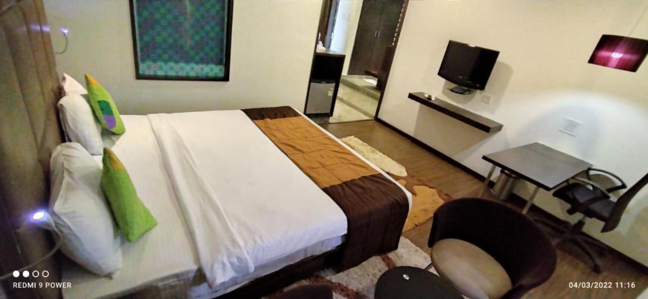 Hotel LXIA Hinjewadi Pimpri-Chinchwad Buitenkant foto