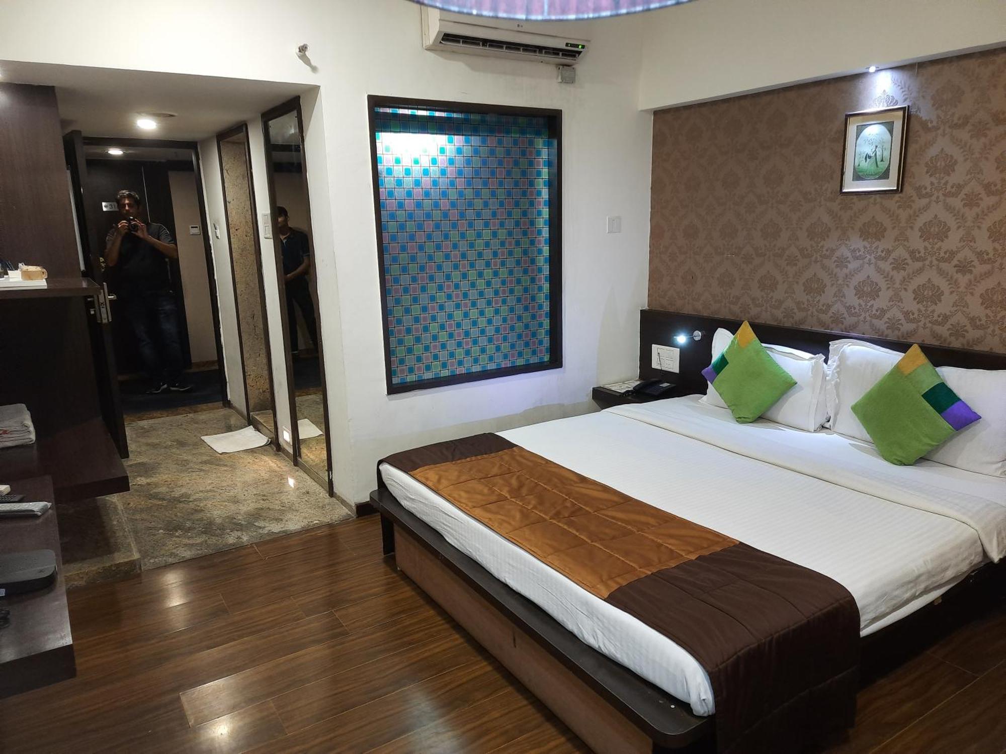 Hotel LXIA Hinjewadi Pimpri-Chinchwad Buitenkant foto