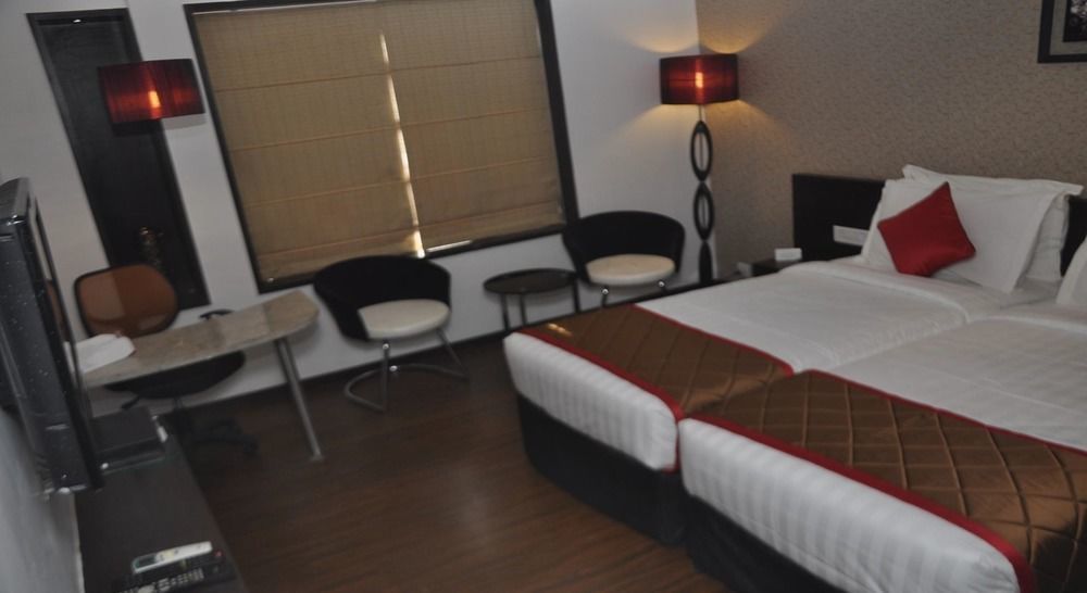 Hotel LXIA Hinjewadi Pimpri-Chinchwad Buitenkant foto
